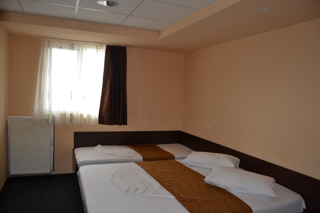 Casa Gorjeneasca Hotel Targu Jiu Room photo
